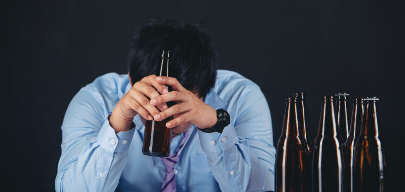 man suffering from alcohol withdrawal syndrome treatment at apollo jabalpur