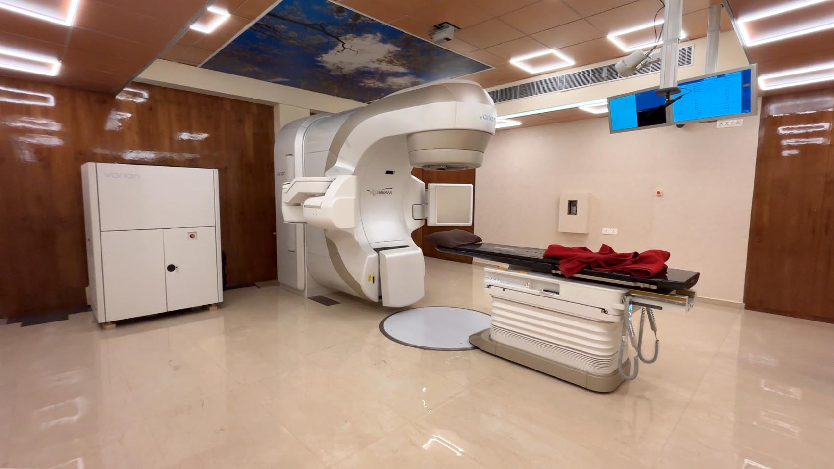 Linear accelerator machine in jabalpur varian vitalbeam linac at apollo jbp hospitals