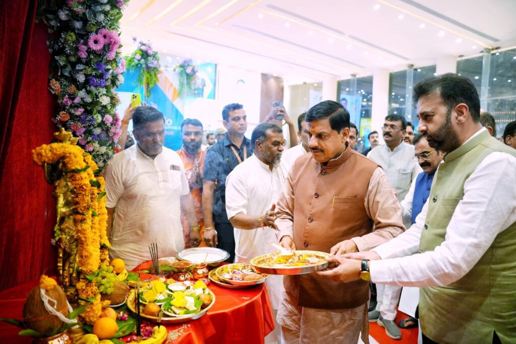 Inauguration Of Linac Radiotherapy &Amp; Pet-Ct Scan Machines At Apollo Jbp Hospitals By Dr Mohan Yadav, Cm Madhya Pradesh 3 Radha krishna murti sthapana at apollo jbp hospitals by dr mohan yadav cm madhya pradesh